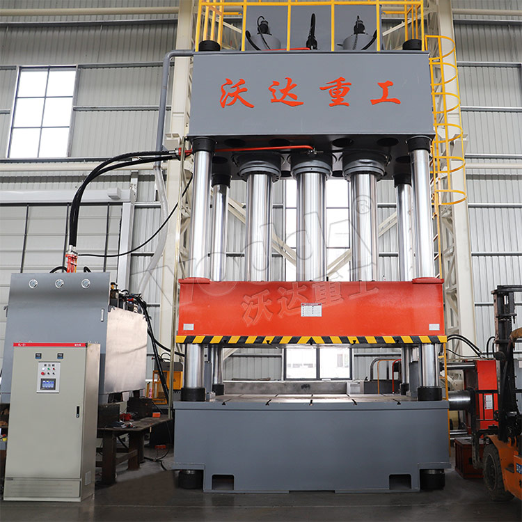 1500噸四柱液壓機(jī)車(chē)間實(shí)拍圖 1500噸四柱液壓機(jī)車(chē)間實(shí)拍圖