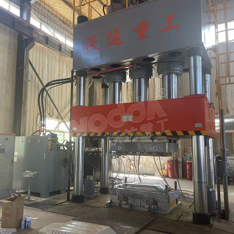 1500噸四柱液壓機(jī)模壓SMC汽車(chē)覆蓋件 1500噸四柱液壓機(jī)模壓SMC汽車(chē)覆蓋件