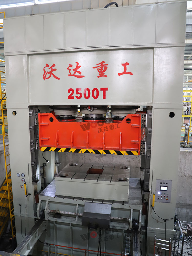 2500噸框架式液壓機車間調(diào)試 2500噸框架式液壓機車間調(diào)試