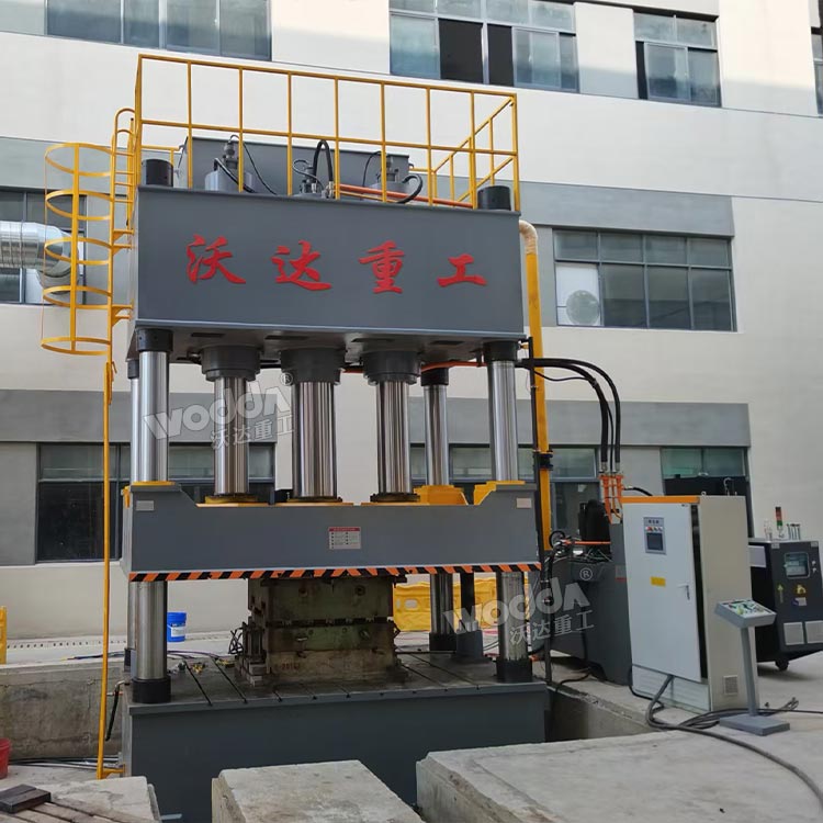 1000噸汽車(chē)座椅靠背板成型液壓機(jī)試機(jī) 1000噸汽車(chē)座椅靠背板成型液壓機(jī)試機(jī)