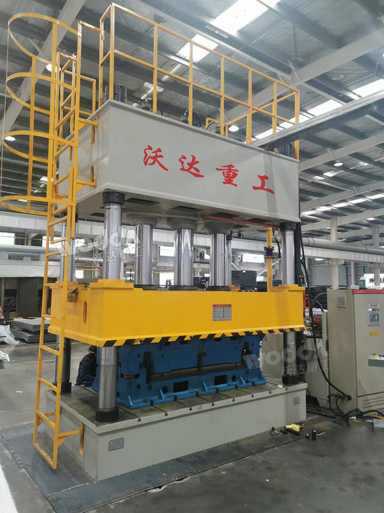 400噸汽車內(nèi)飾件成型液壓機(jī)現(xiàn)場 400噸汽車內(nèi)飾件成型液壓機(jī)現(xiàn)場