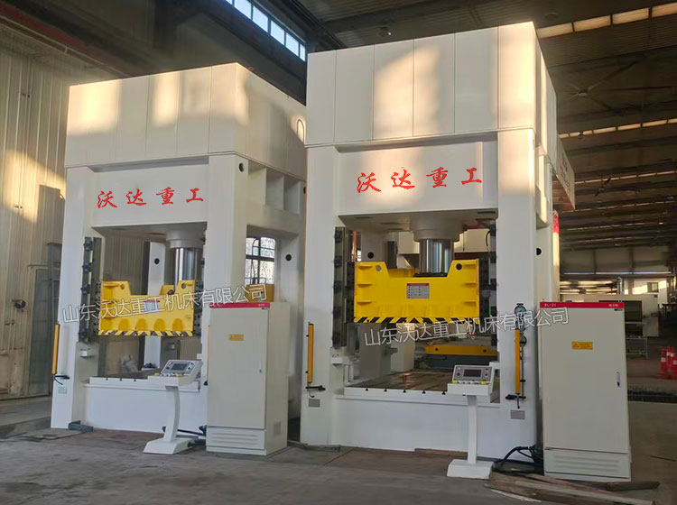 500噸汽車(chē)配件成型液壓機(jī)安裝完成 500噸汽車(chē)配件成型液壓機(jī)安裝完成