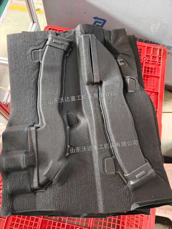 熱壓汽車除霜通風(fēng)管成型 熱壓汽車除霜通風(fēng)管成型